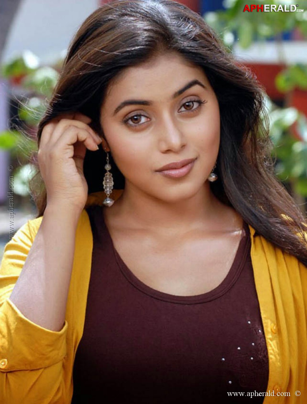 Poorna Hot Photoshoot Stills