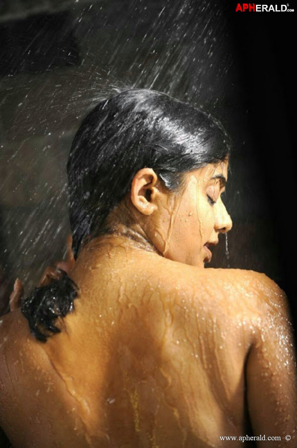 Priyamani Hot Navel Pictures