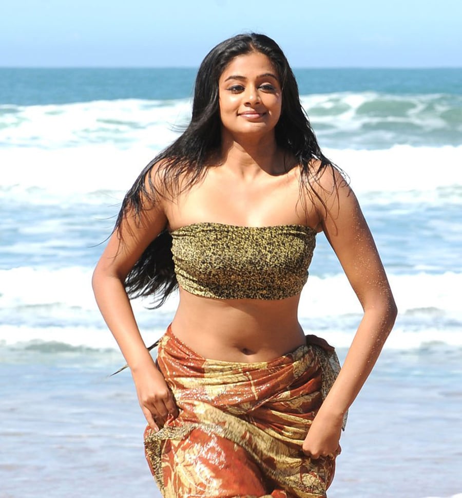 Priyamani Hot Pics