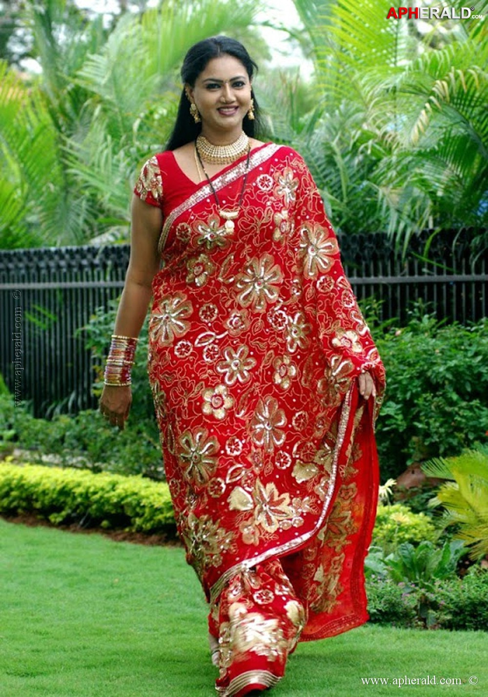 Raksha South Hot Aunty Pics