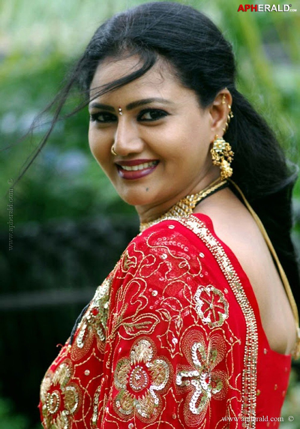 Raksha South Hot Aunty Pics