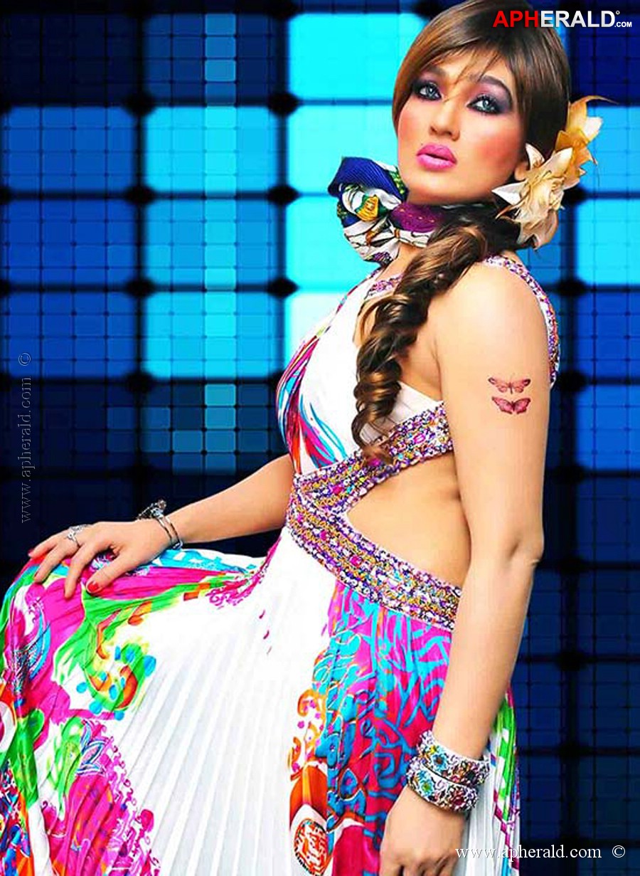 Ramya Sri Hot Navel Photos