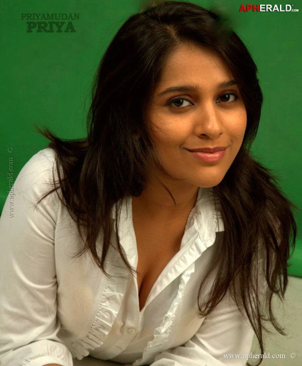 Rashmi Gautam Hot Pics