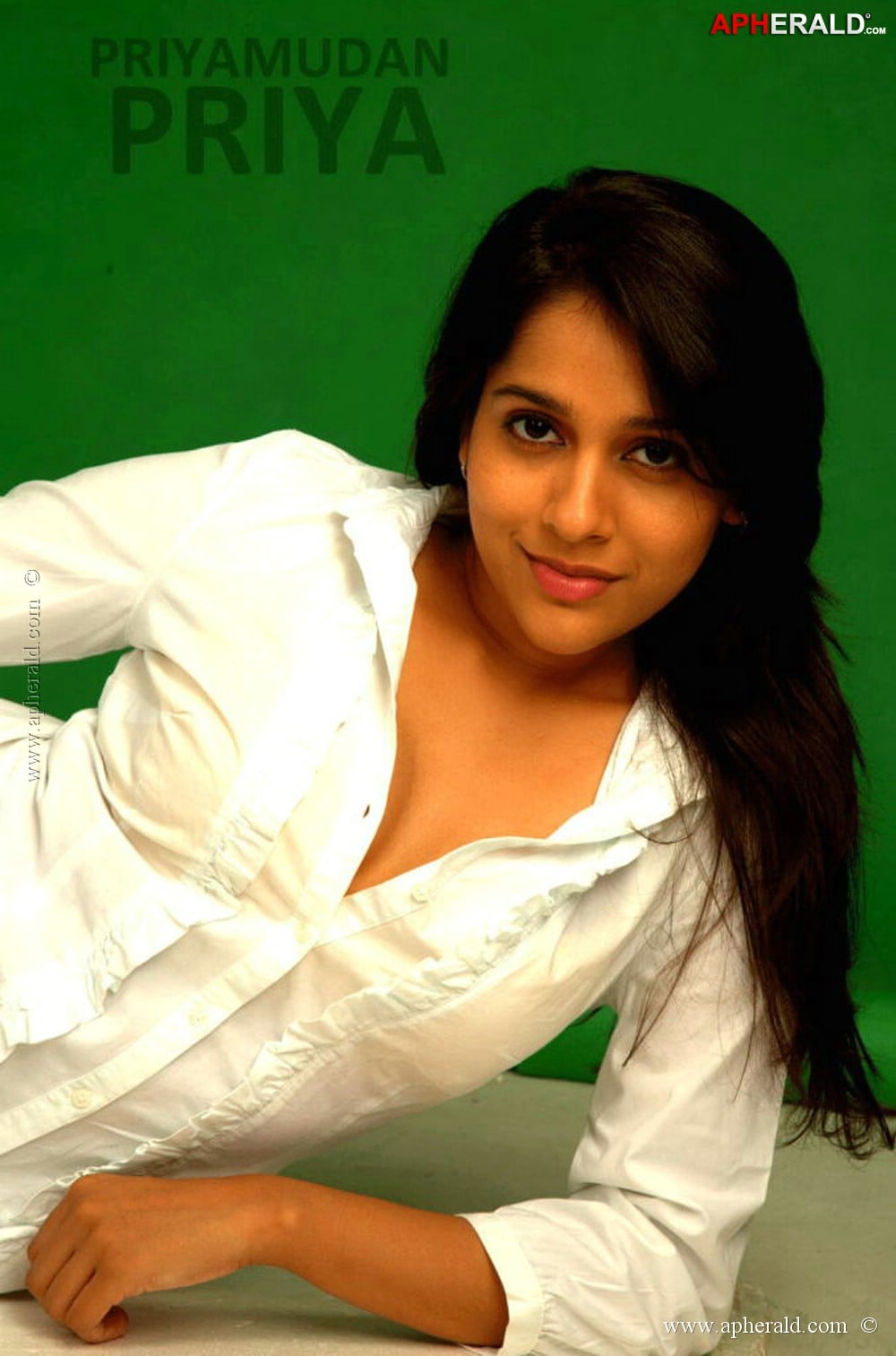 Rashmi Gautam Hot Pics