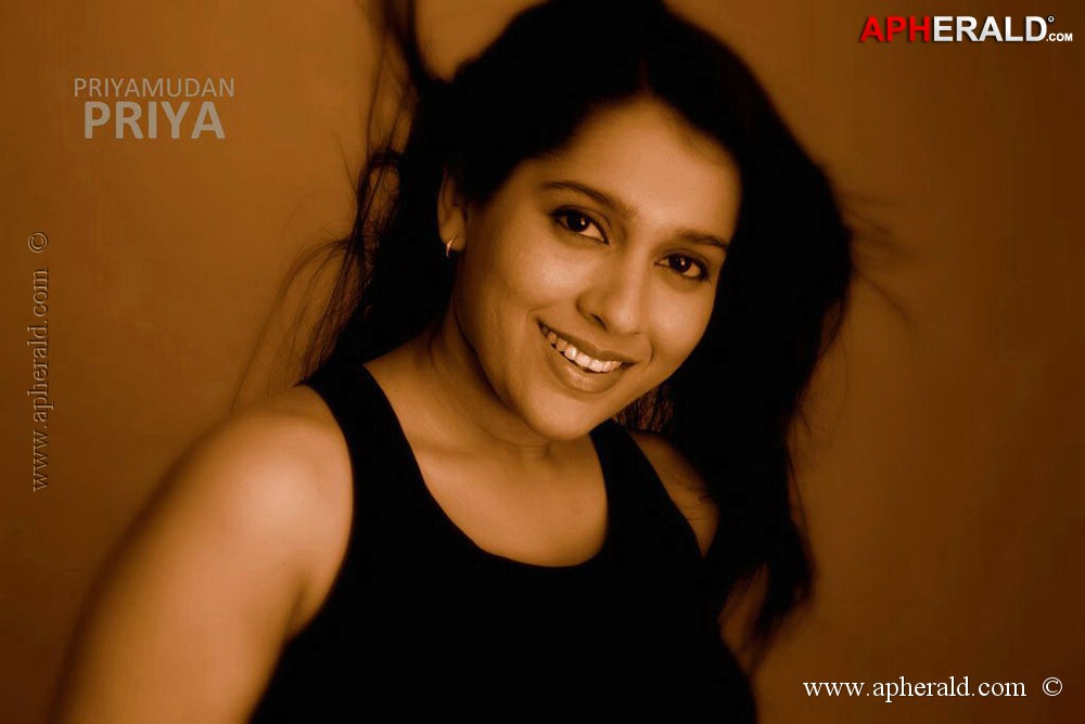 Rashmi Gautam Hot Pics