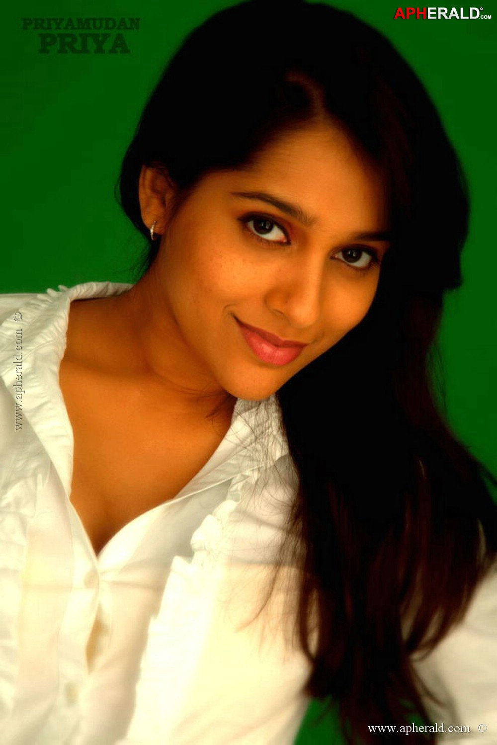 Rashmi Gautam Hot Pics