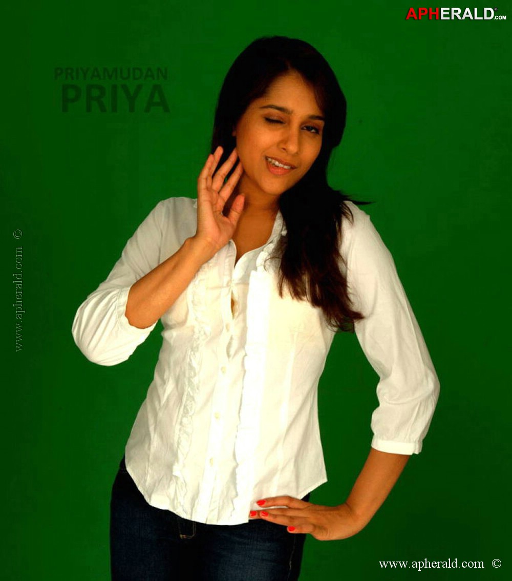 Rashmi Gautam Hot Pics