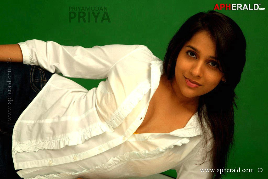 Rashmi Gautam Hot Pics