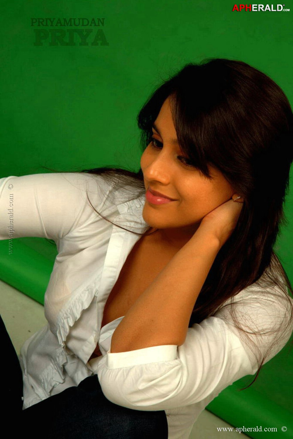 turboimagehost.com   lsr-029 Rashmi Gautam Hot Pics