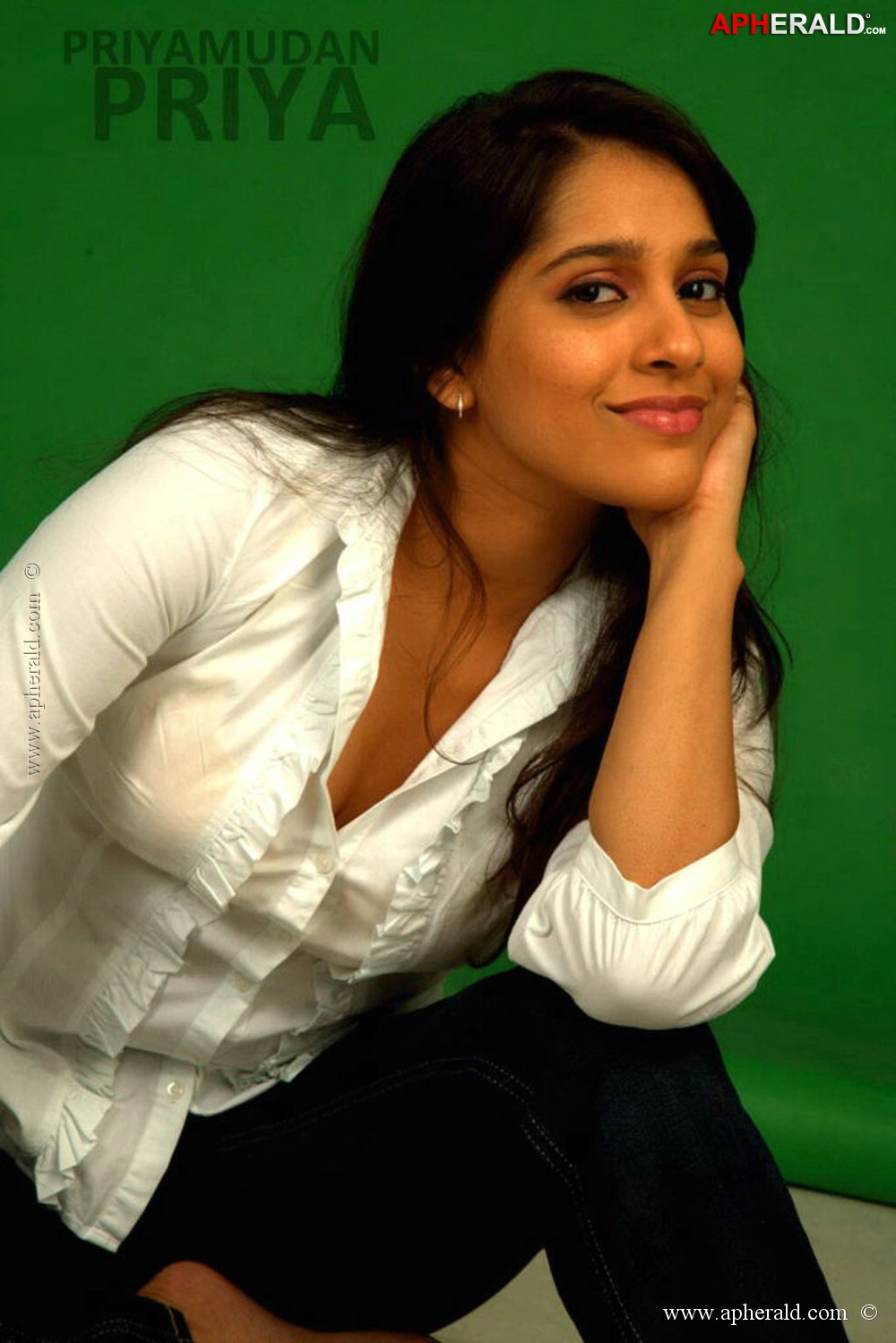 Rashmi Gautam Hot Pics