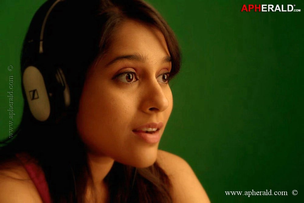 Rashmi Gautam Hot Pics