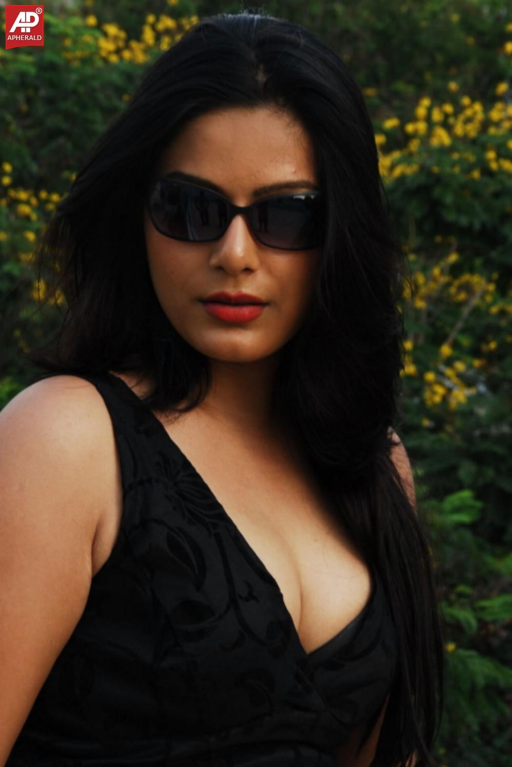 Reva Hot Stills