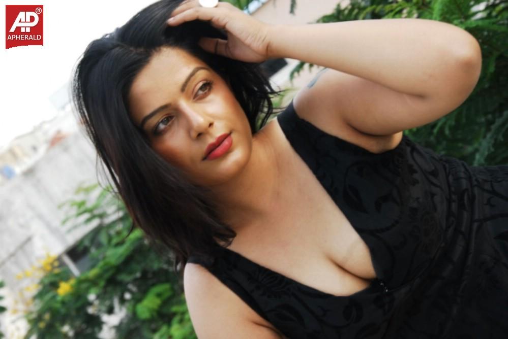Reva Hot Stills