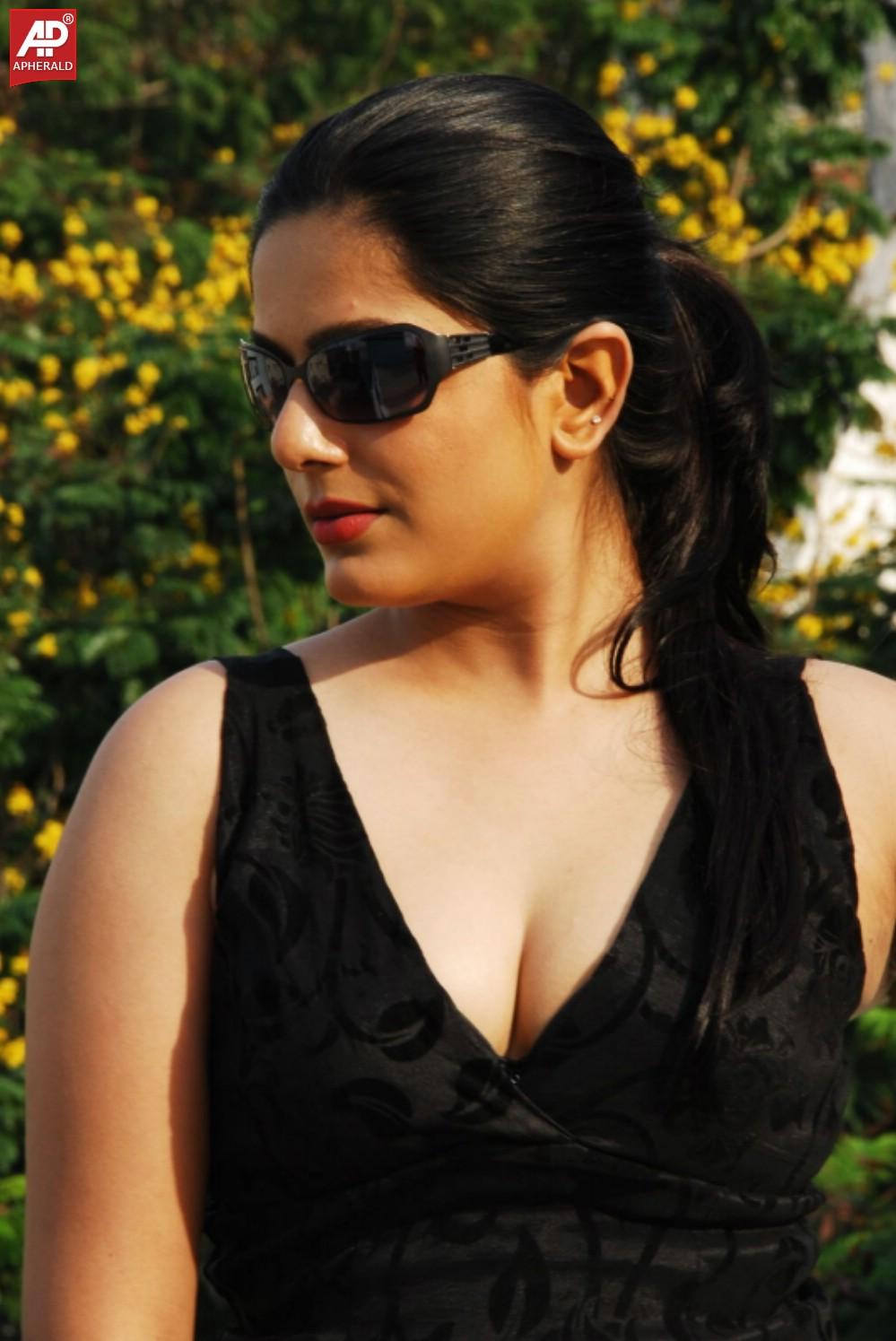 Reva Hot Stills
