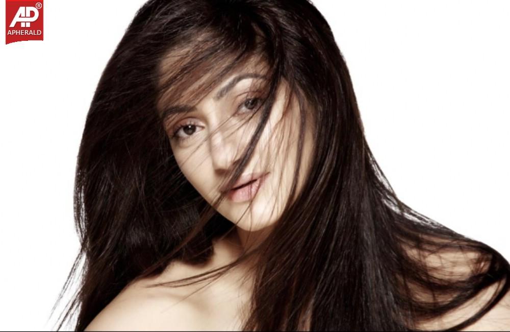 Reyhna Malhotra Hot Gallery