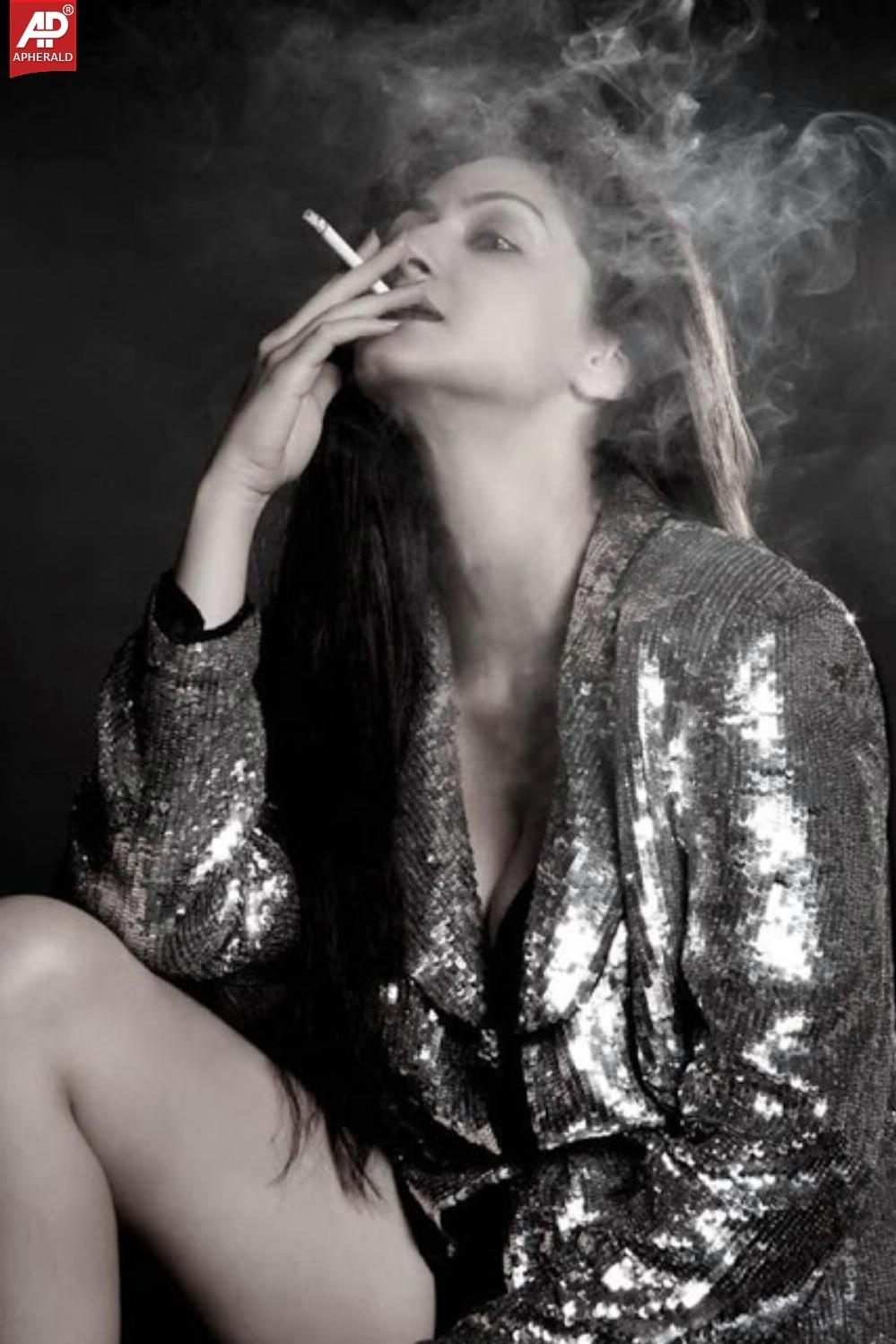 Reyhna Malhotra Hot Gallery