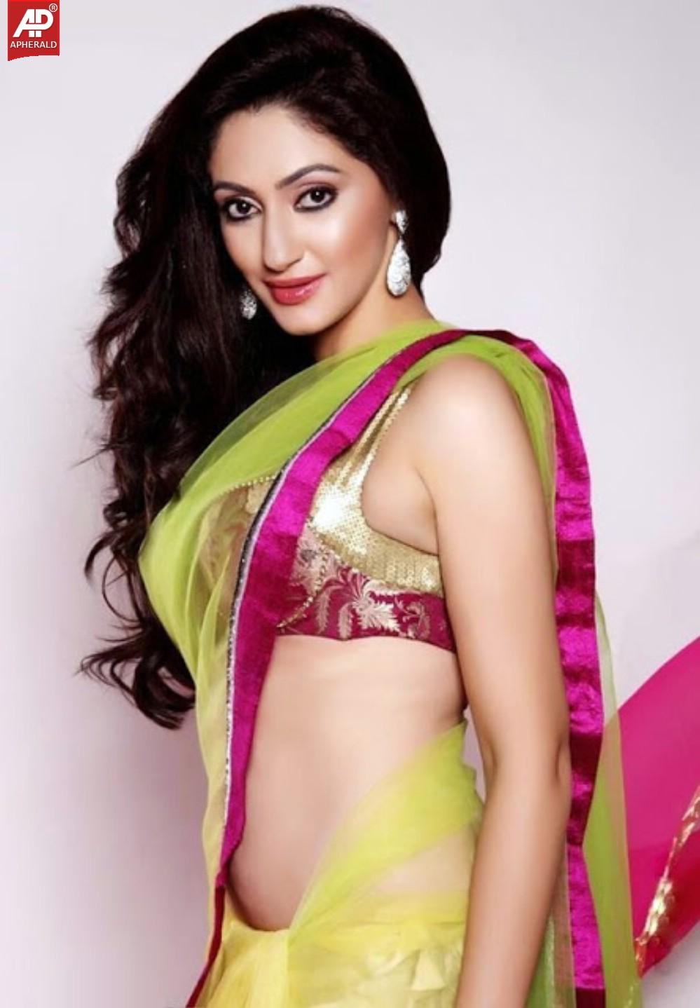Reyhna Malhotra Hot Gallery