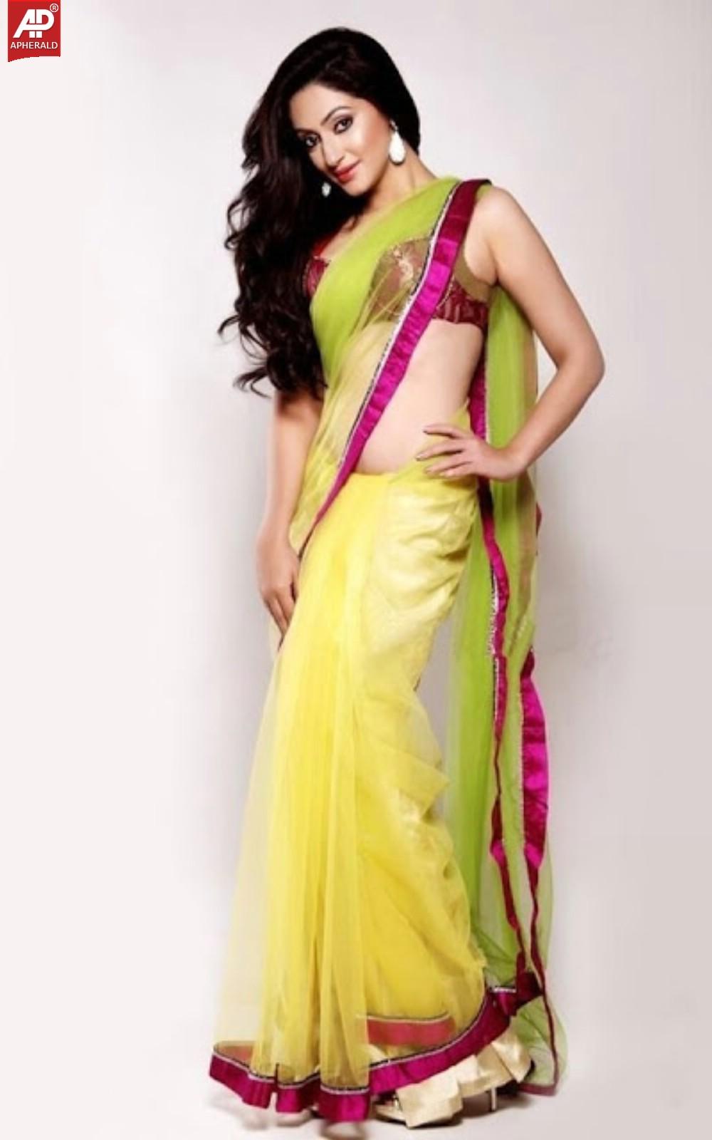 Reyhna Malhotra Hot Gallery