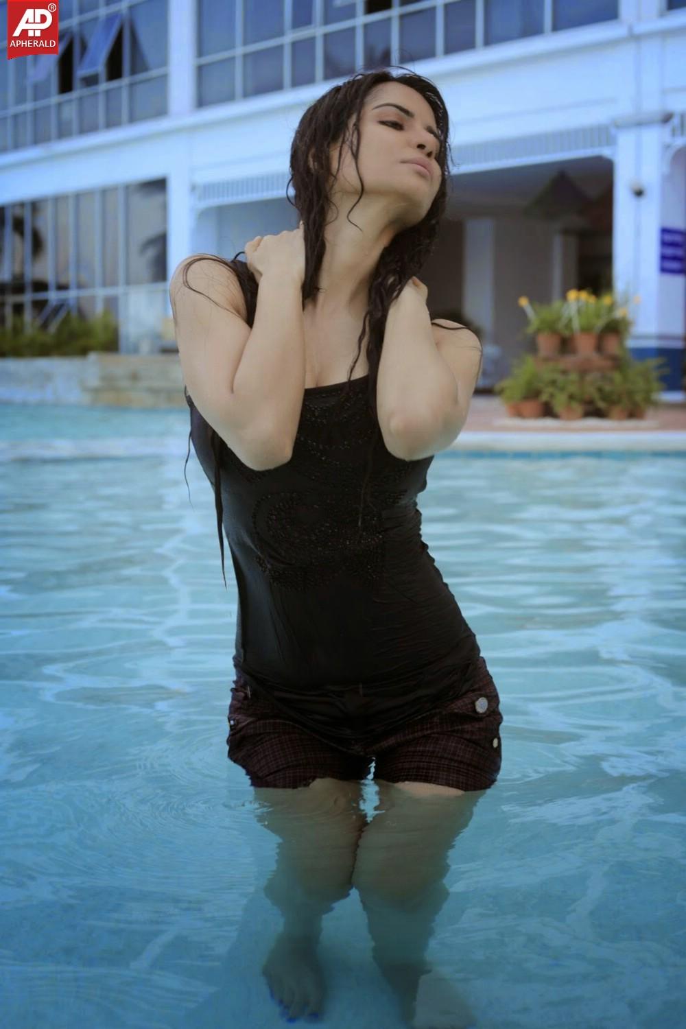 Rithu Sexy Wet in Pool