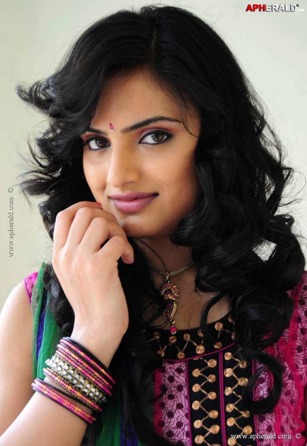 Ritu Kaur Hot Photos