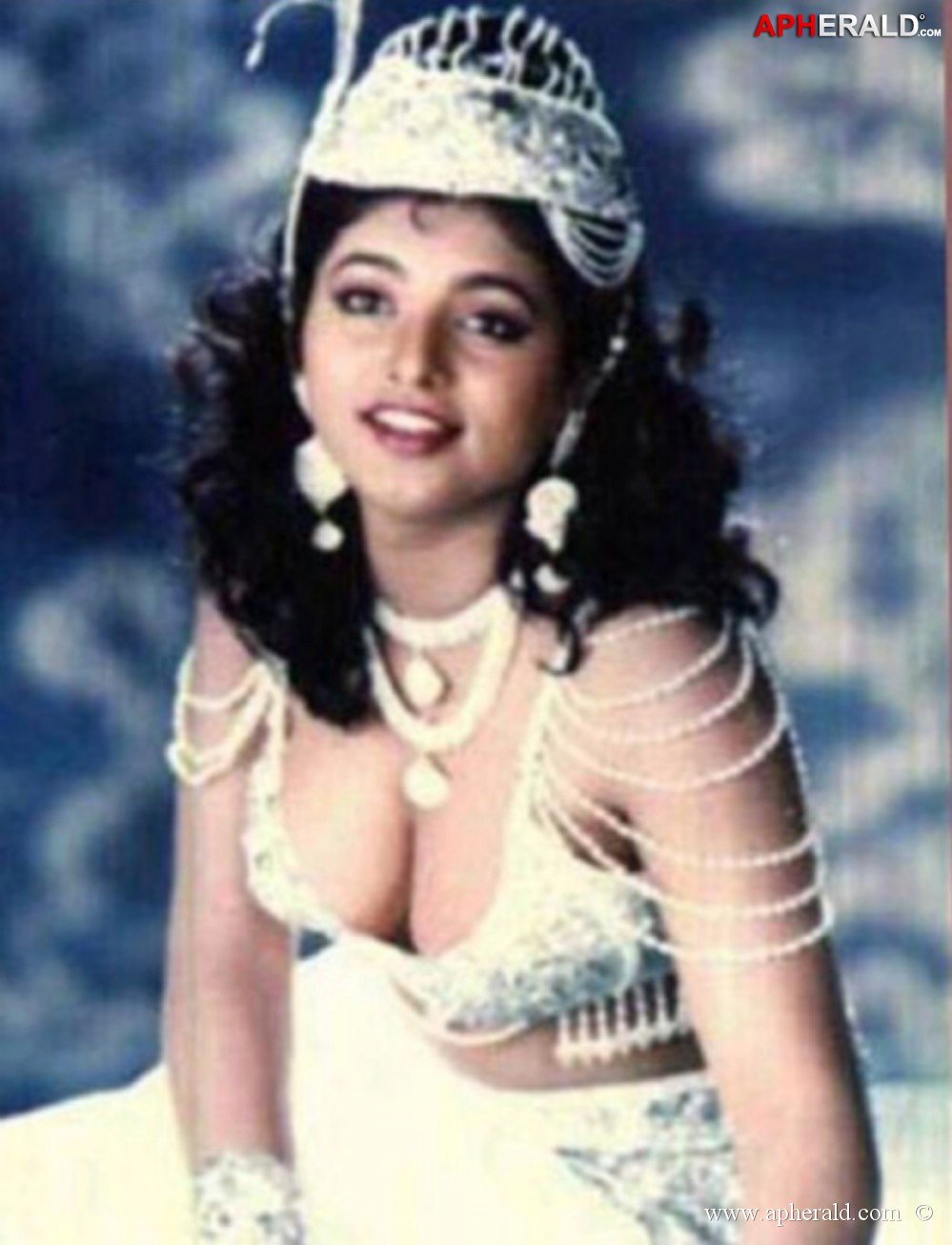 roja hot unseen stills