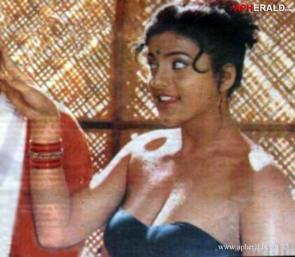 roja hot unseen stills