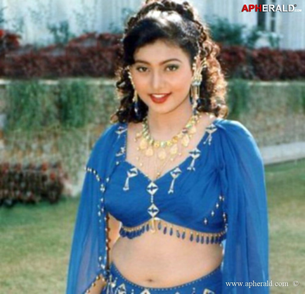 roja hot unseen stills