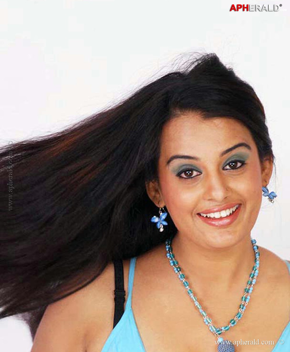 Roopa Kaur Hot Stills