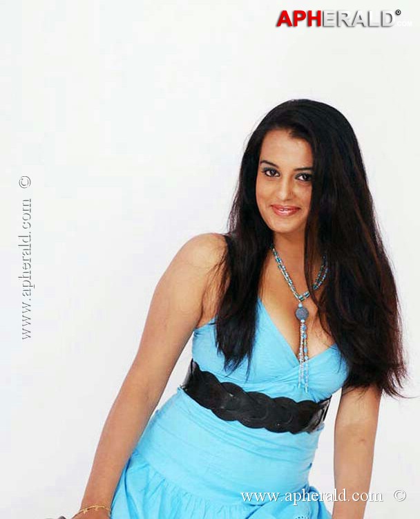 Roopa Kaur Hot Stills