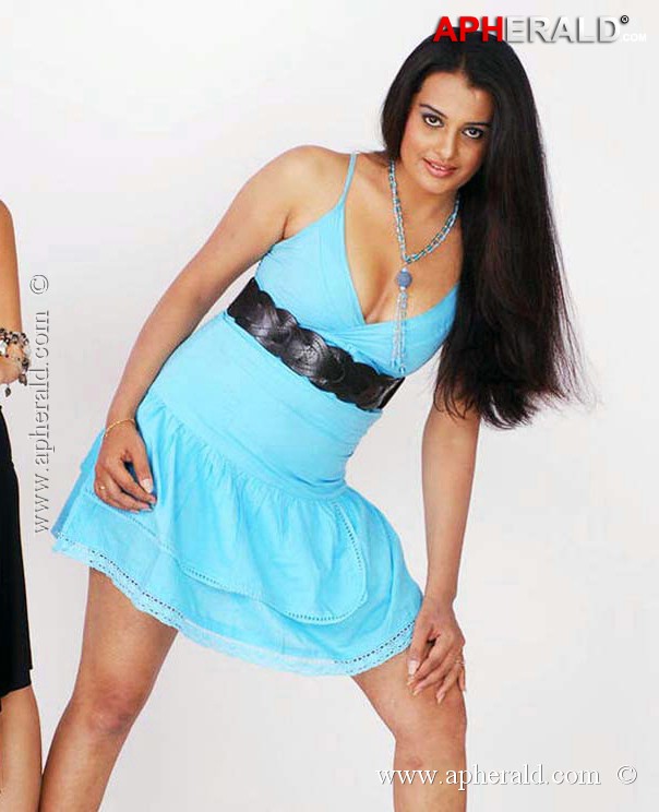 Roopa Kaur Hot Stills