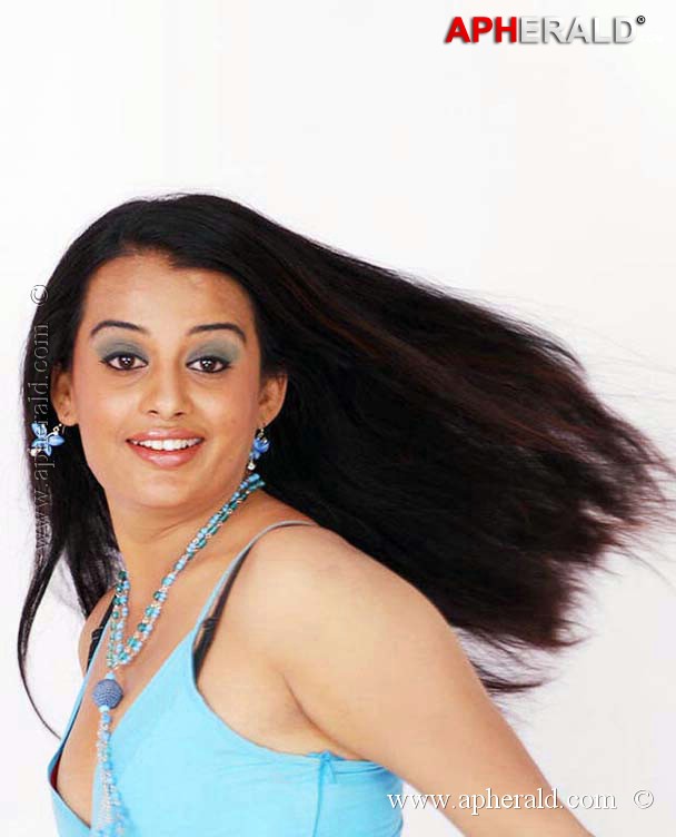 Roopa Kaur Hot Stills