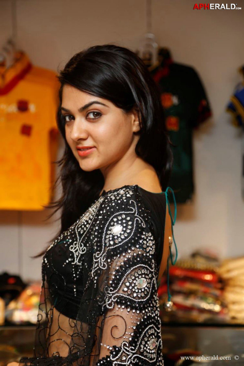 Sakshi Chowdary Hot Saree Photos