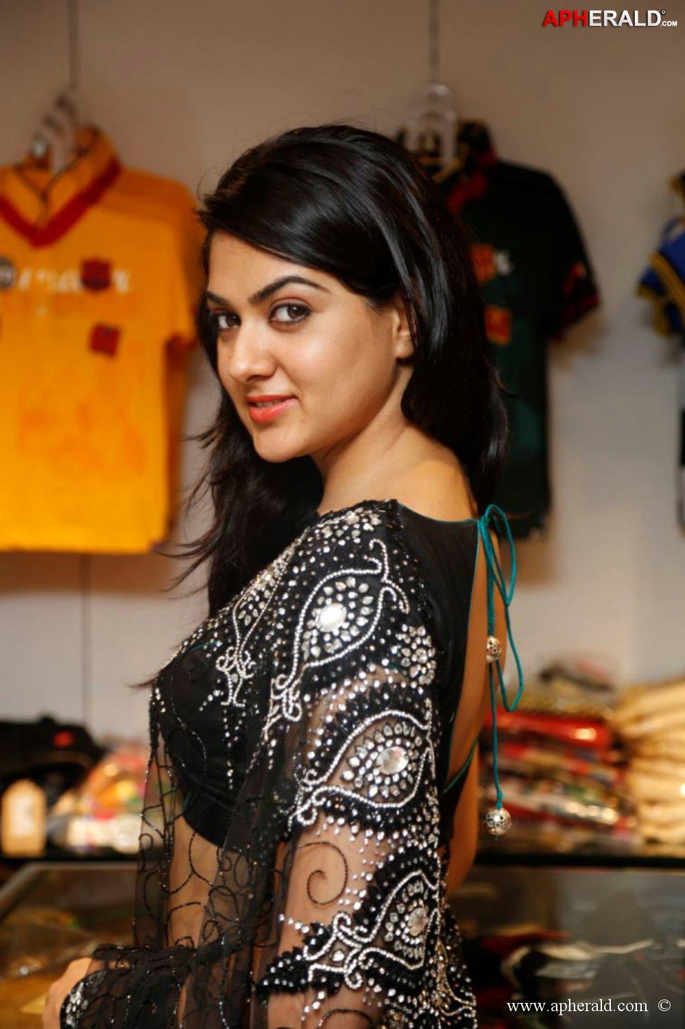 Sakshi Chowdary Hot Saree Photos