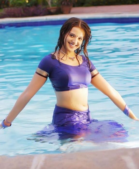 Saloni Hot and Sexy Wet Photos