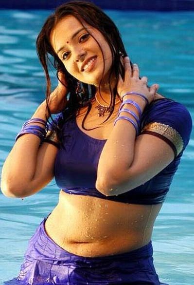 Saloni Hot and Sexy Wet Photos