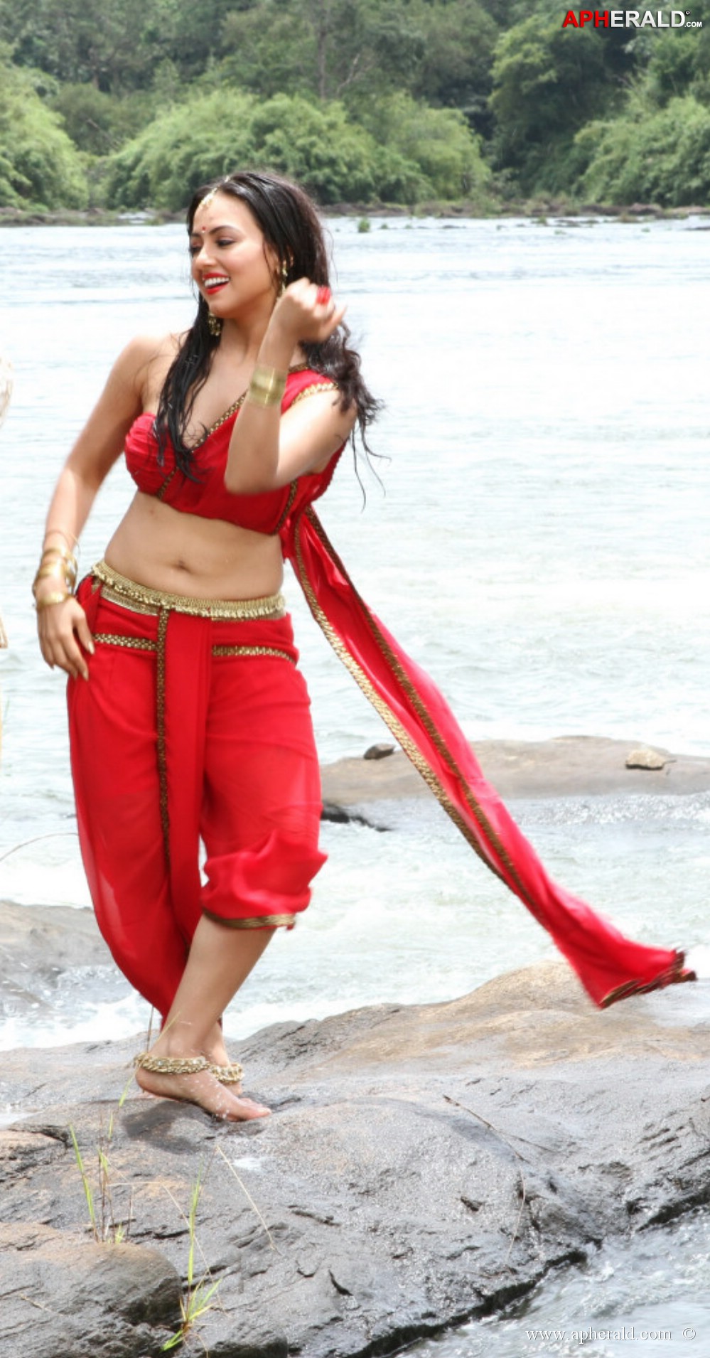 Sana Khan Hot Pictures