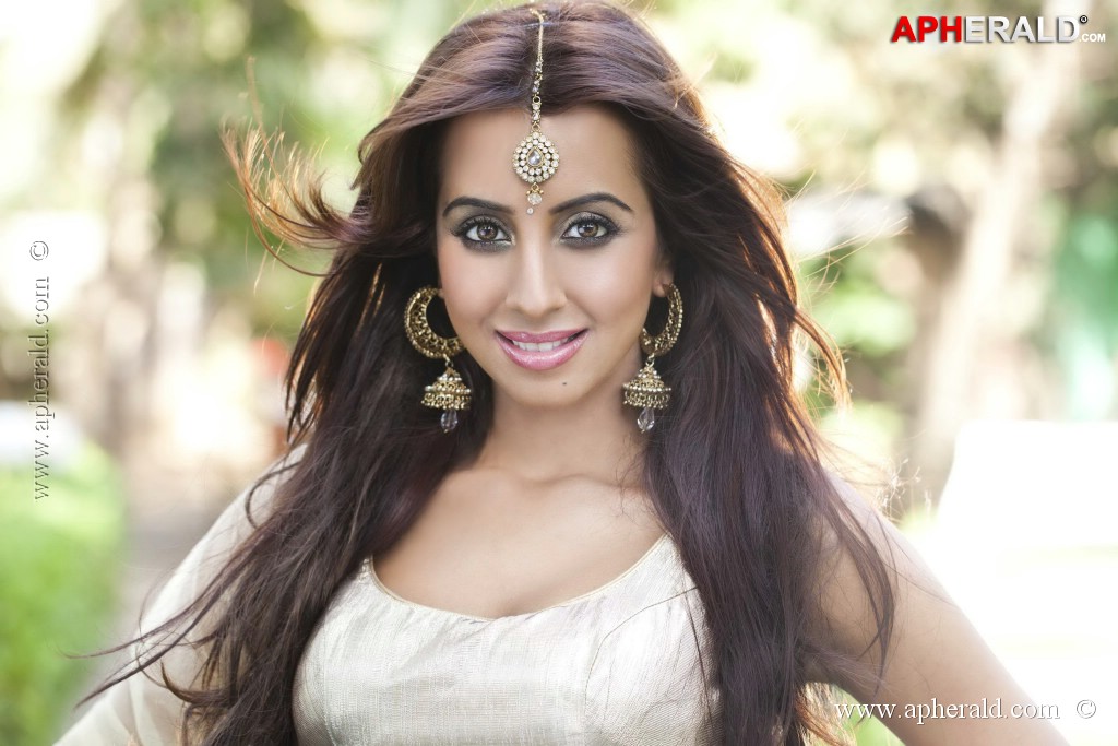 Sanjana Latest Hot Pics