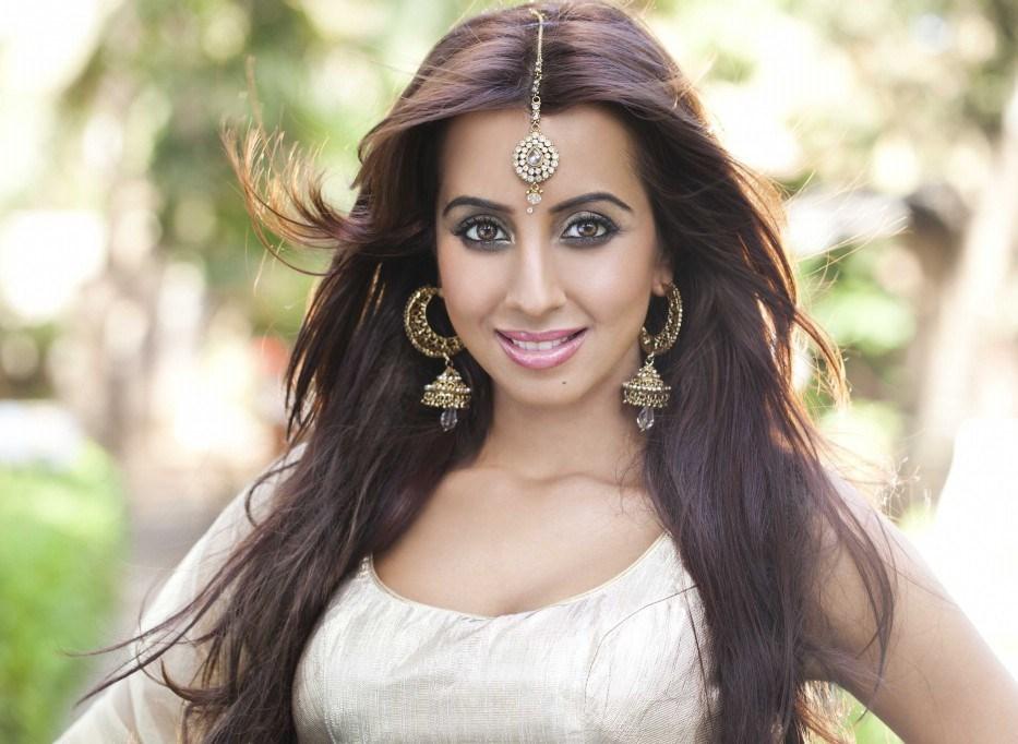 Sanjjana Latest Spicy Photoshoot