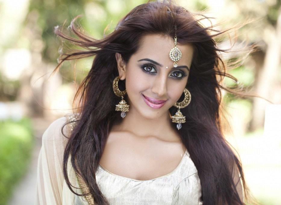 Sanjjana Latest Spicy Photoshoot