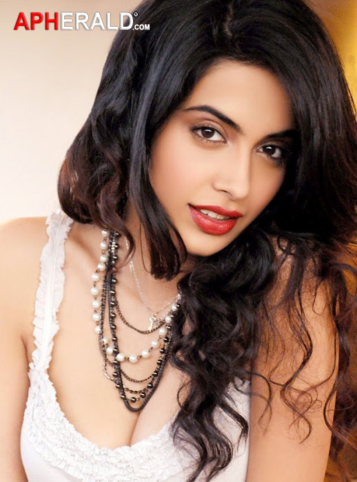 Sarah Jane Dias