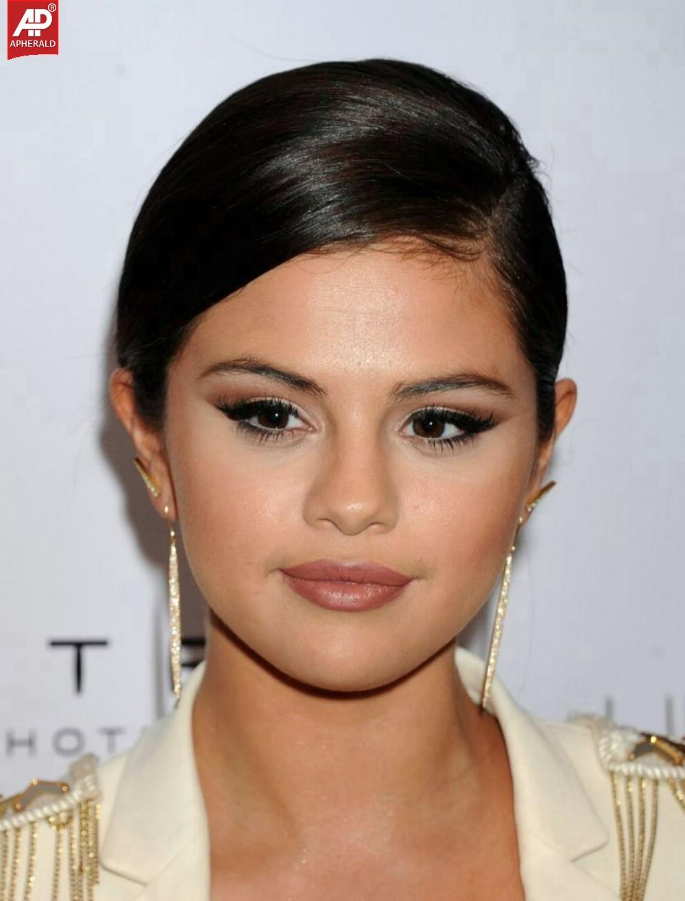 Selena Gomez Hot Gallery