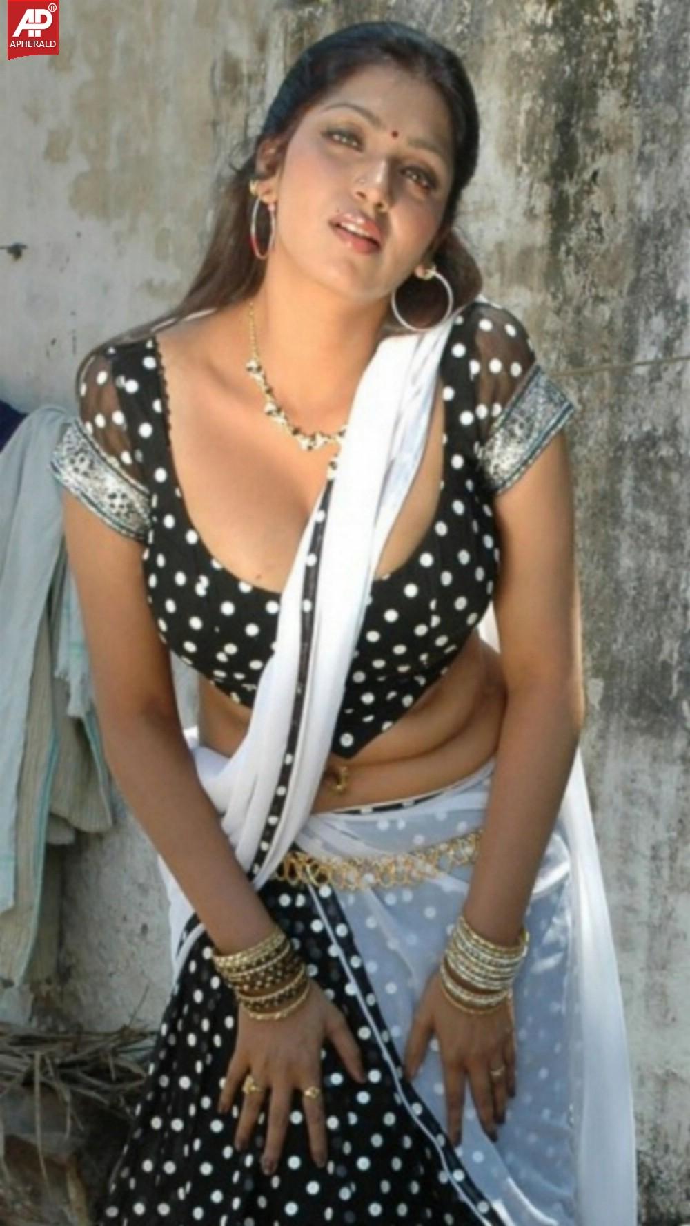 Sexy n Very HOT Bhuvaneshwari Photos