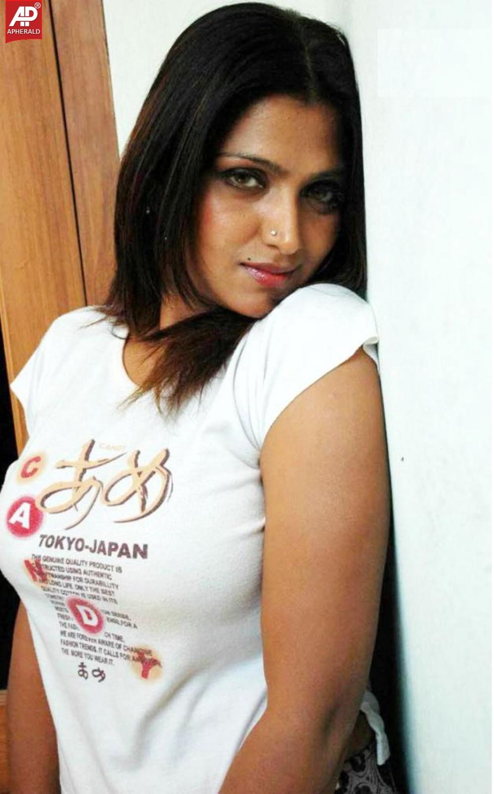 Sexy n Very HOT Bhuvaneshwari Photos