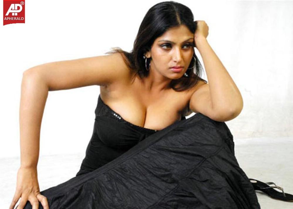 Sexy n Very HOT Bhuvaneshwari Photos