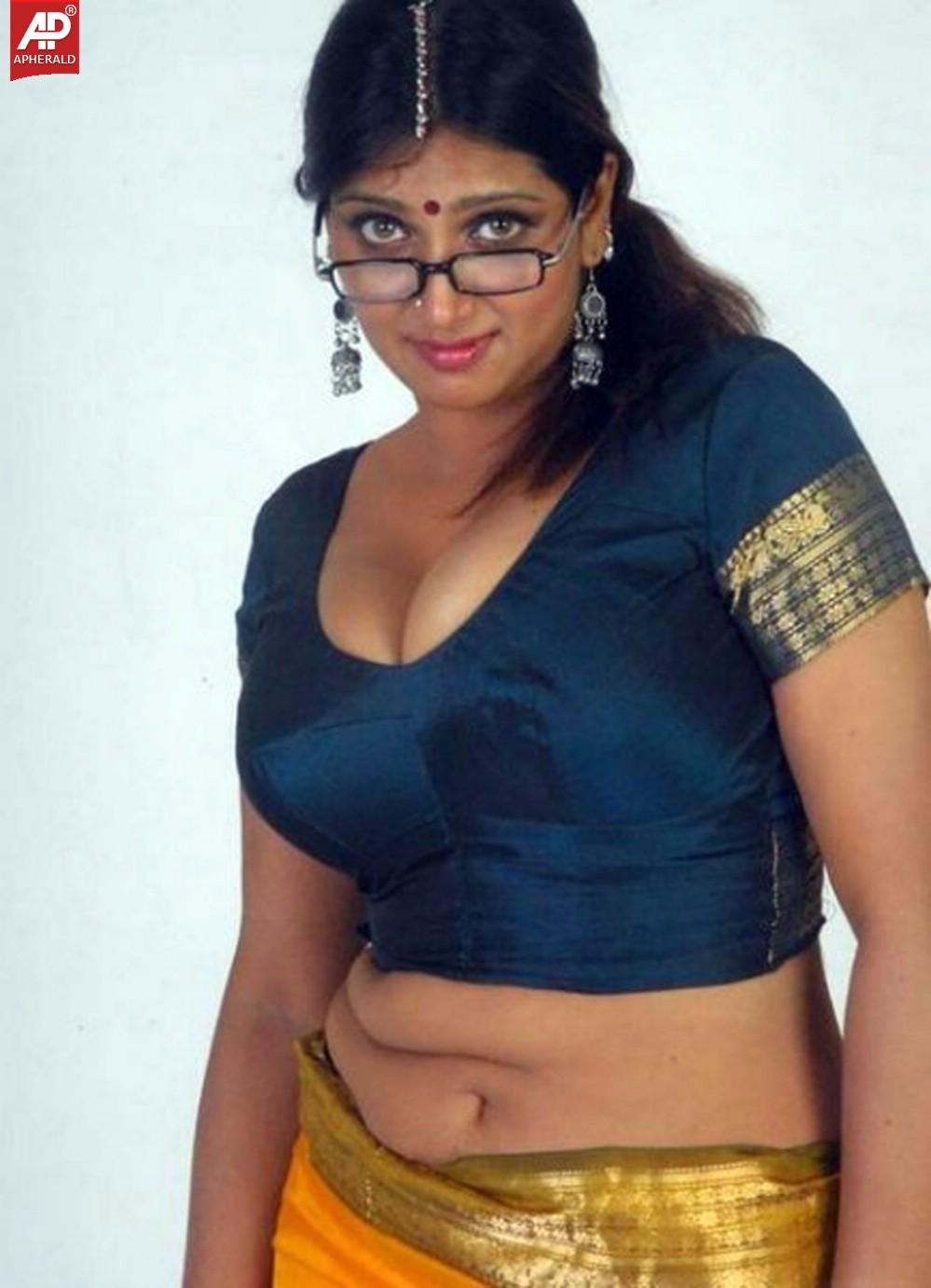 Sexy n Very HOT Bhuvaneshwari Photos