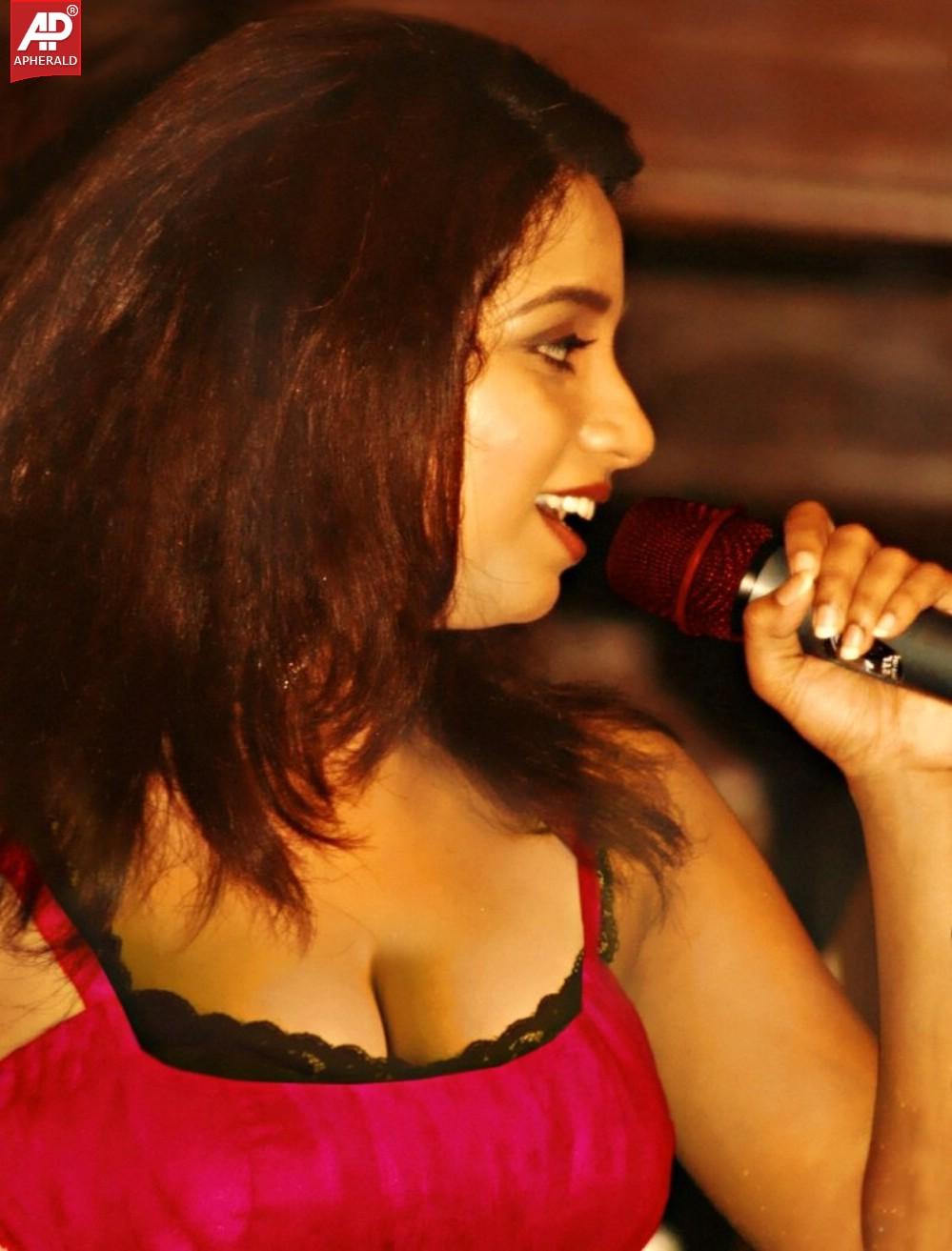 Shreya Ghoshal Hot Stills
