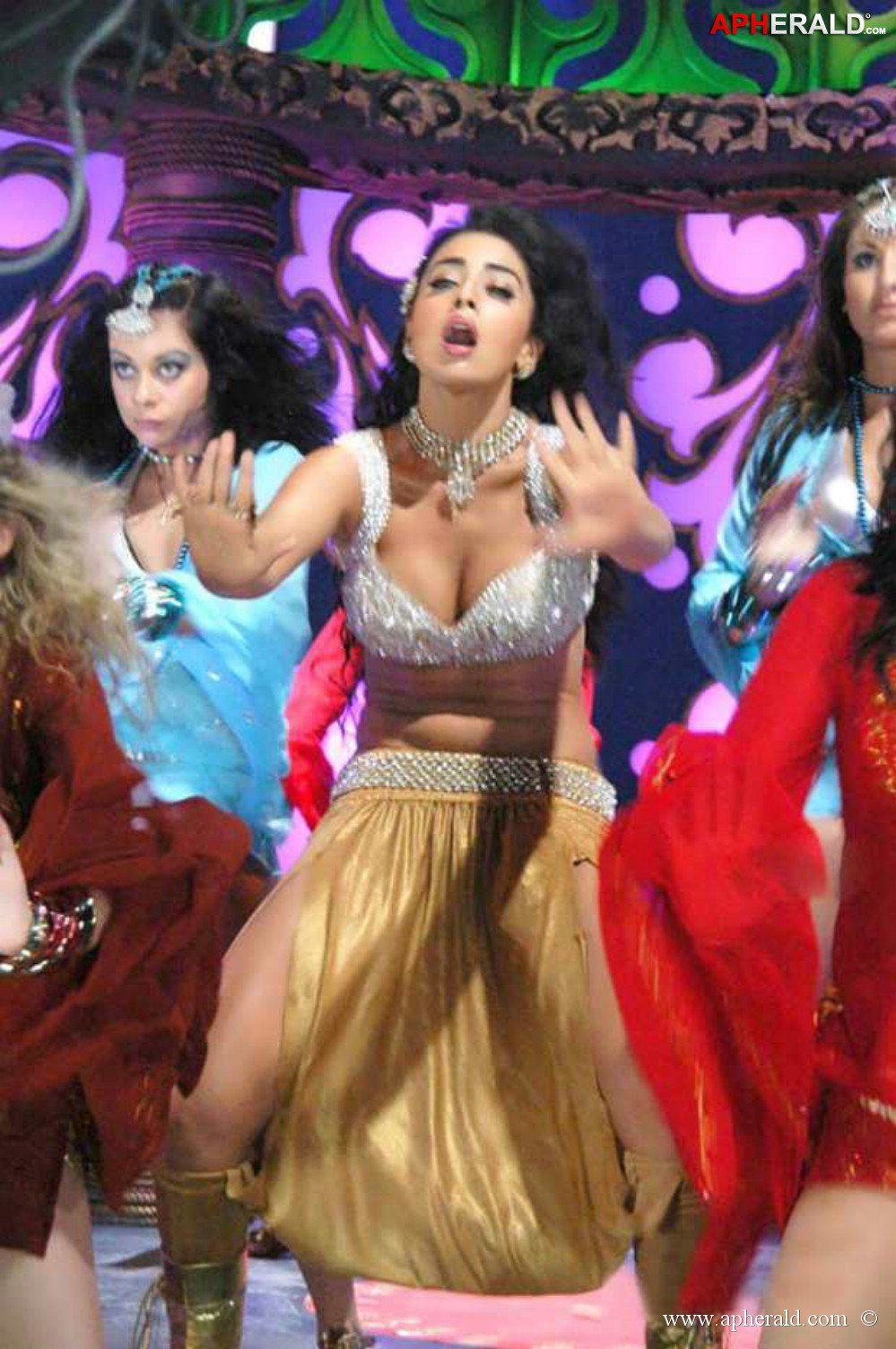 Shriya Saran Hot Navel Show