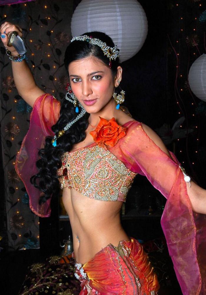 Shruti Hassan hot navel show pics