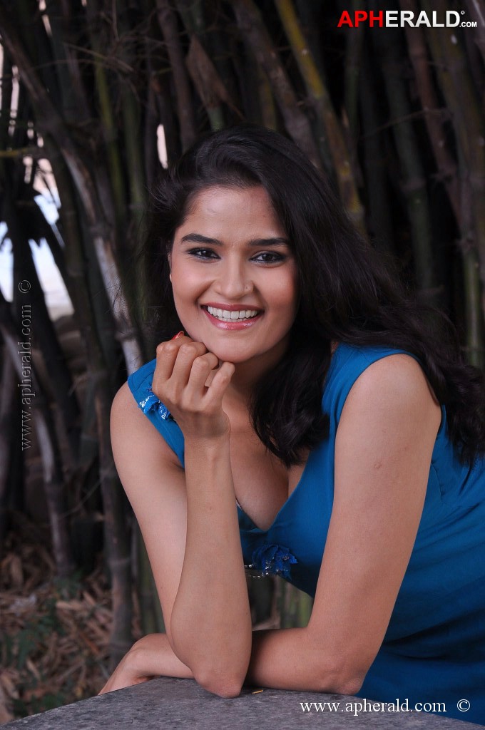 Sneha Thakur Hot Stills