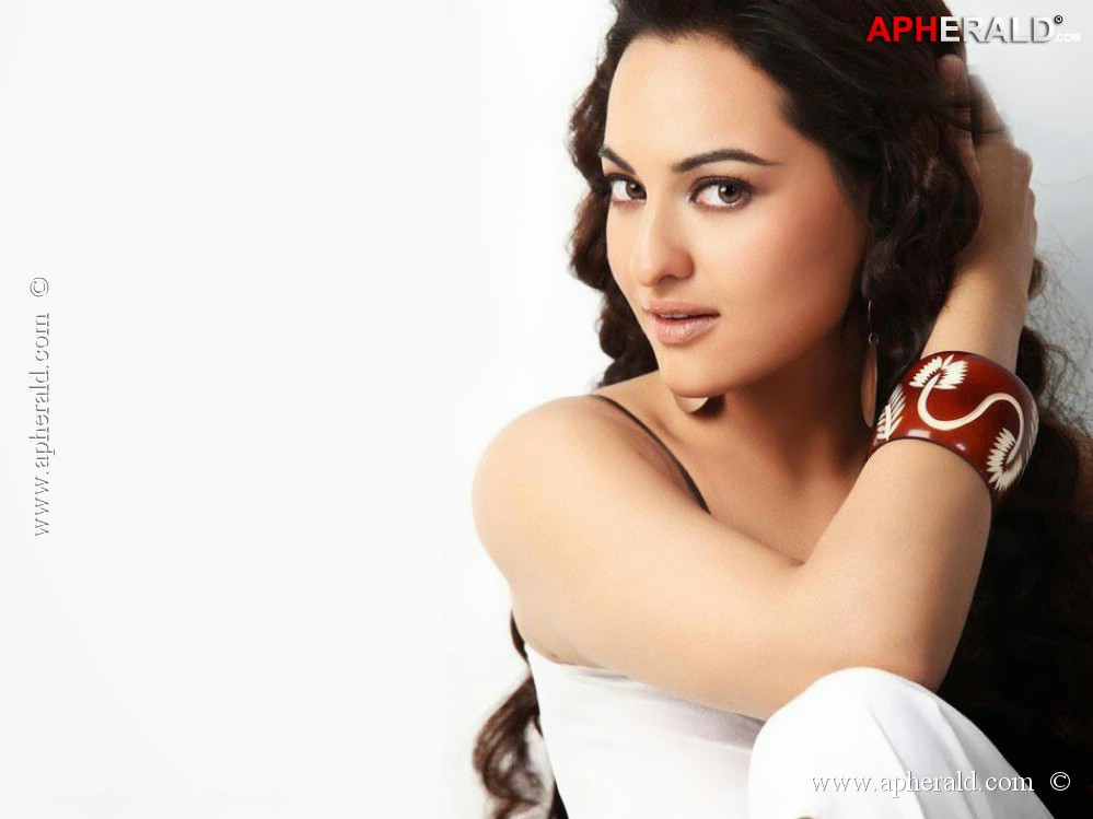 Sonakshi Sinha Hot Wallpapers